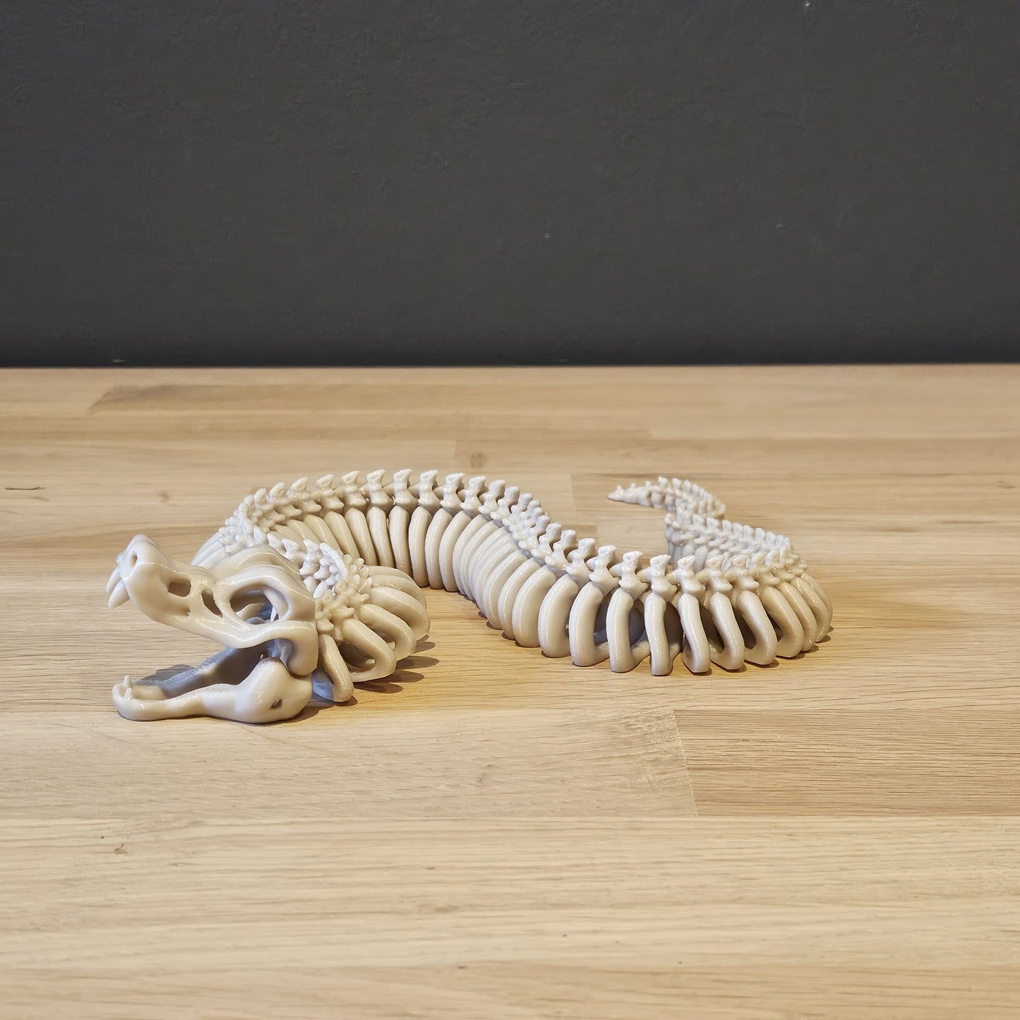 Flexi skelet Slang rechtop – 3D-geprint model van een slang met beweegbare gewrichten en gedetailleerde schubben