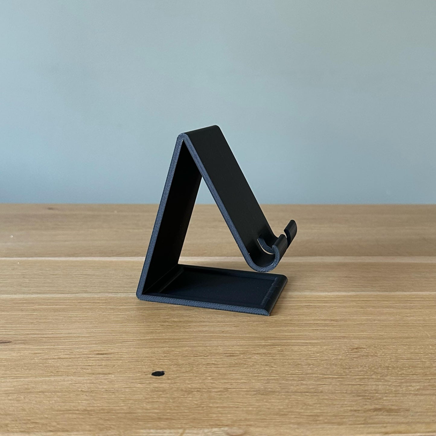 Simpele 3D-geprinte Telefoon- en Tablethouder – Minimalistisch Design