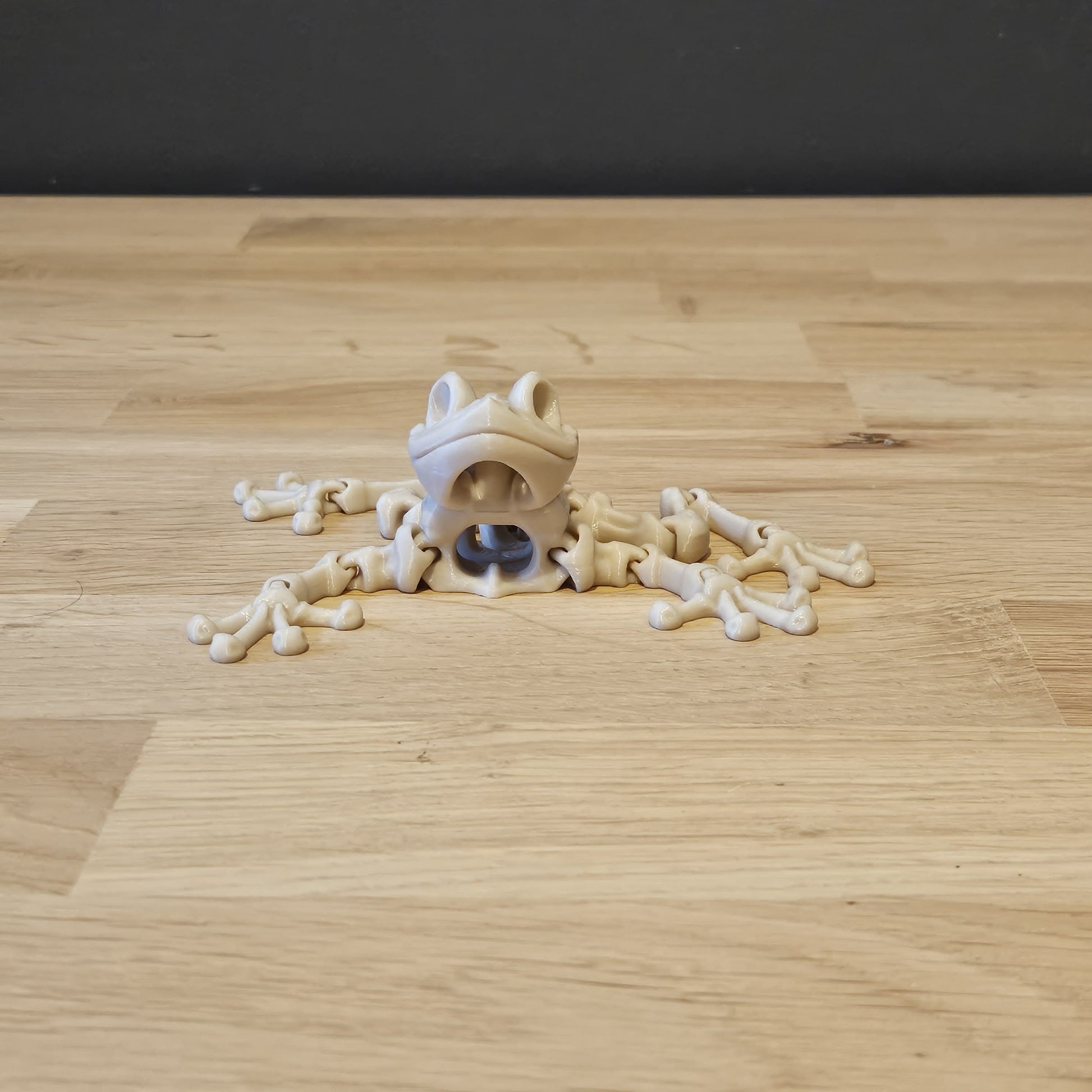 Flexi skelet Kikker rechtop – 3D-geprint model met beweegbare poten en gedetailleerde kenmerken