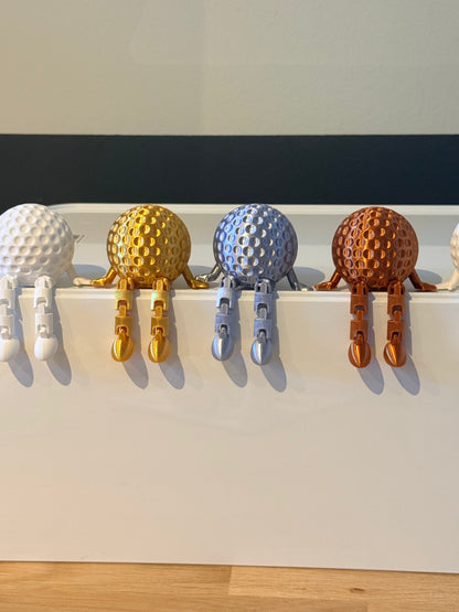 Golfbal met voetjes