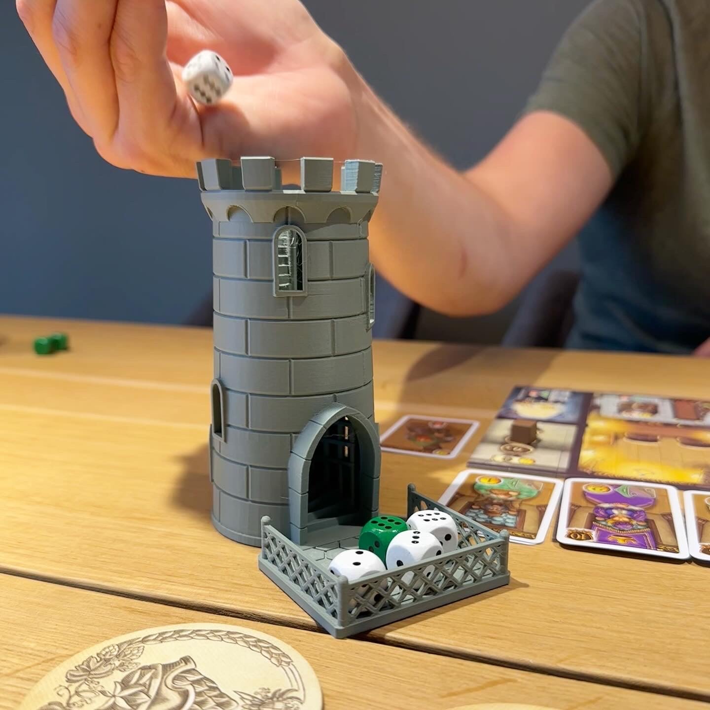 Dobbeltoren, dice tower