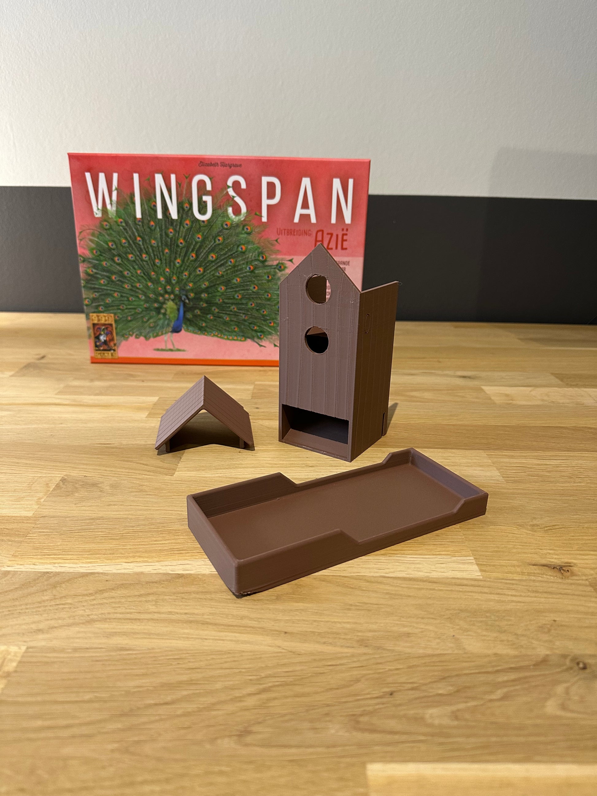 Wingspan Vogelhuisje Dobbeltoren dice tower birdhouse showing the different pieces
